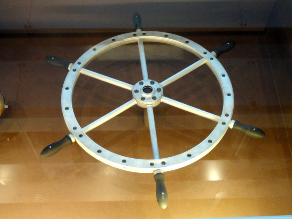 Steering wheel from LZ 127 Junhans- Zeppelin Museum Friedrichshafen - DSC06850