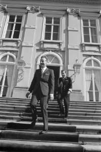 Steenkamp verlaat lachend Huis ten Bosch, Bestanddeelnr 924-6717