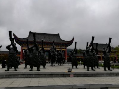 Statues of trumpeter (Shang dynasty) in Miyin Temple
