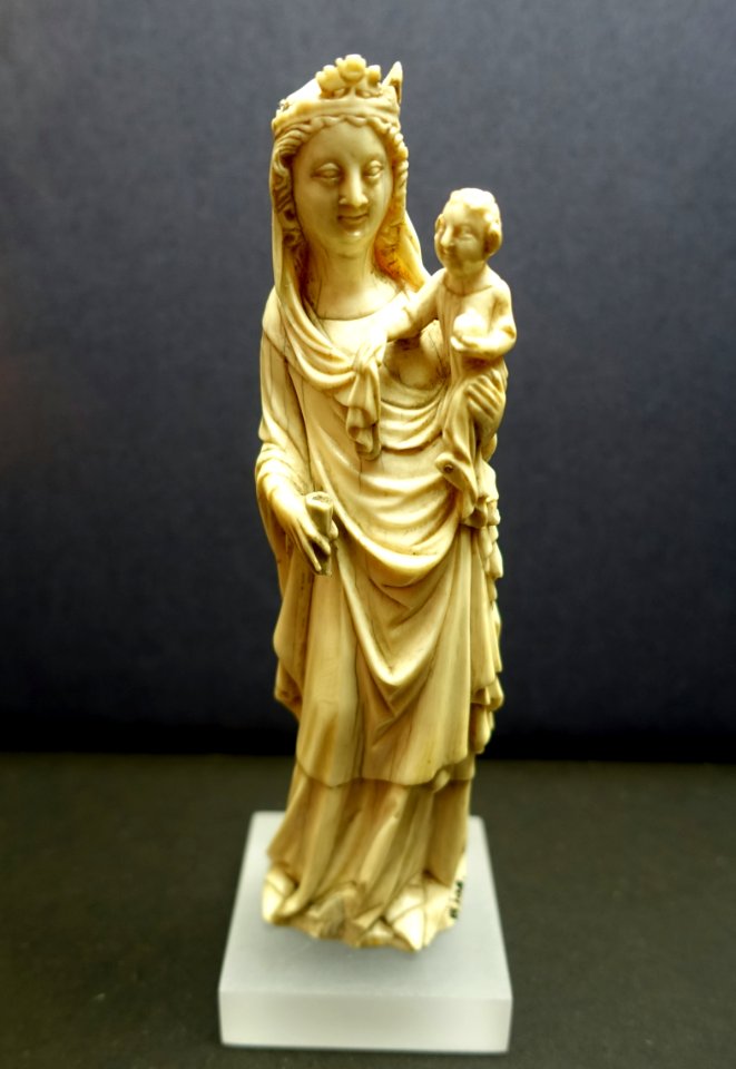 Statuette of the Virgin Mary, Rhineland, 14th century, ivory - Museum Schnütgen - Cologne, Germany - DSC00160