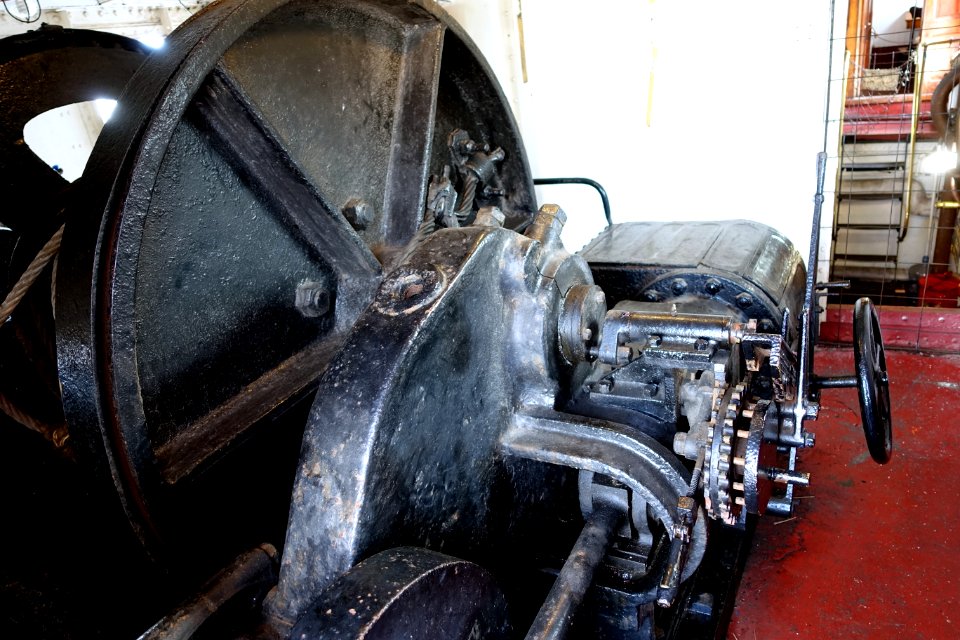 Steam powered towing winch - Hercules - Hyde Street Pier - San Francisco, CA DSC02228