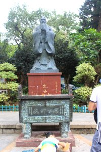 Statue of Confucius at East Lake Park2