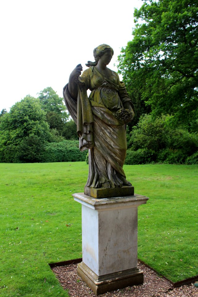 Statue of Flora, Belton House 2