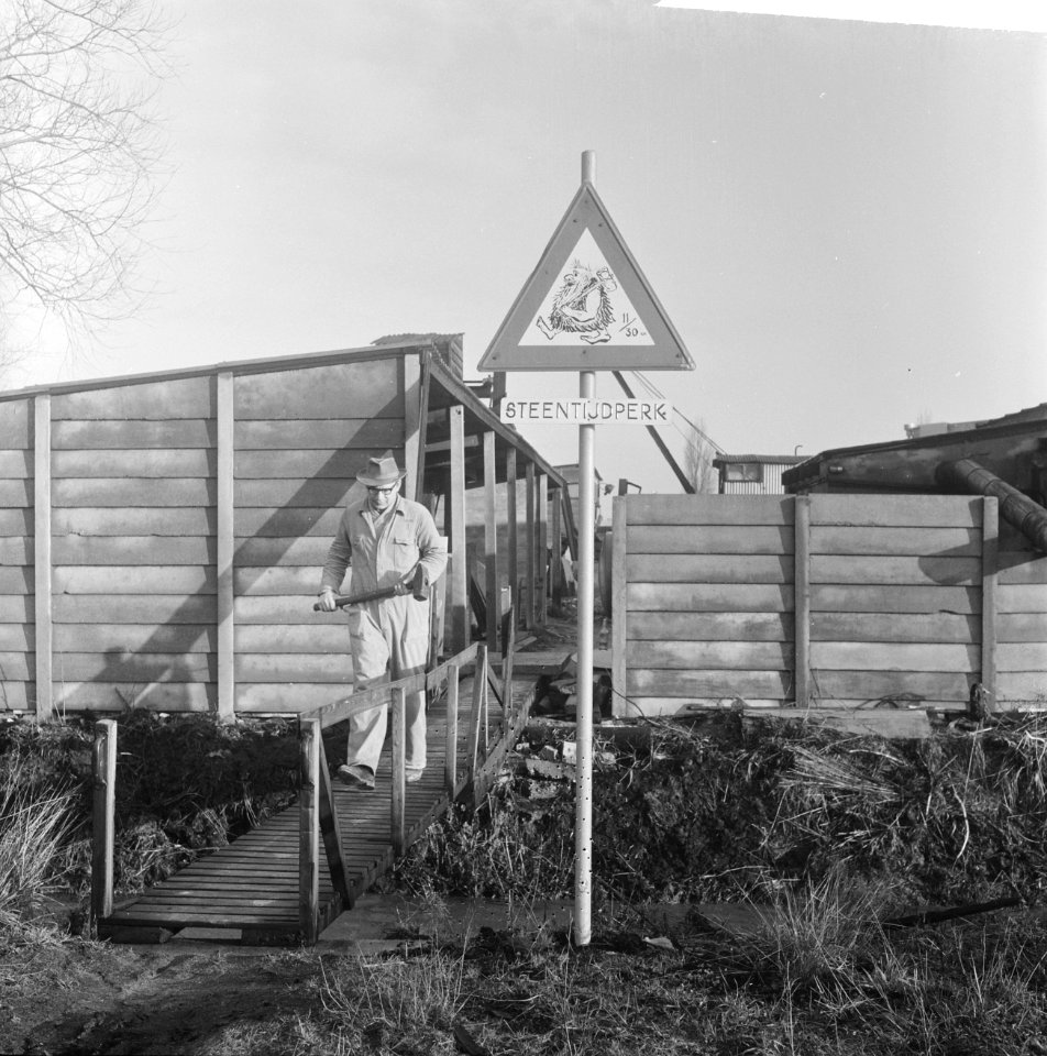 Steentijdperk en Atoomtijdperk botsen in Duivendrecht, Bestanddeelnr 914-6037