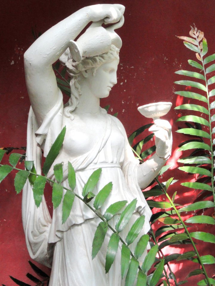 Statue in the Glasshouses of Kaisaniemi Botanical Garden, Helsinki - DSC03668