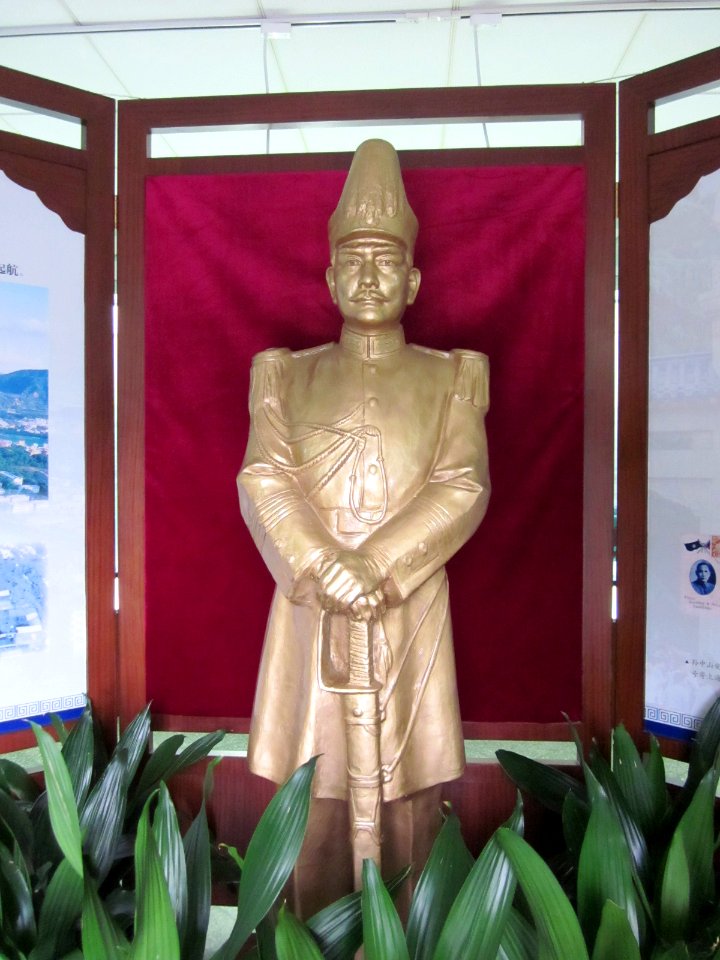 Statue of Sun Yat-sen in the Sun Yat-sen Memorial Hall (Guangzhou)
