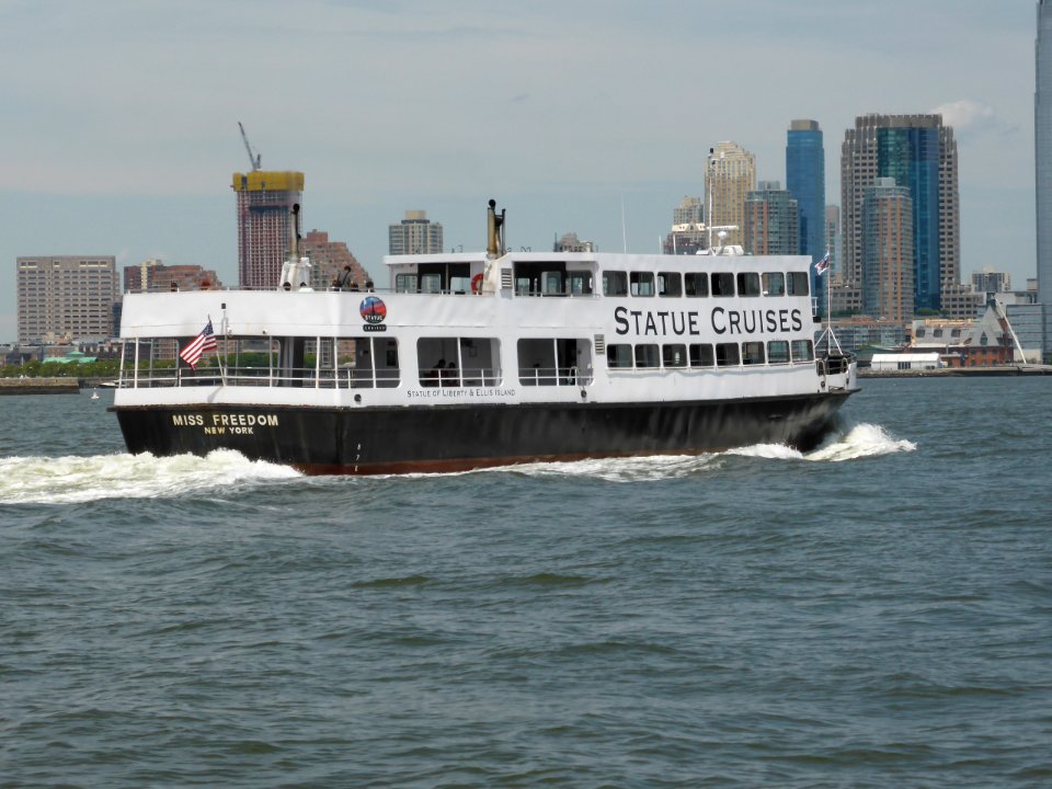 Statue-cruises-miss-freedom-2