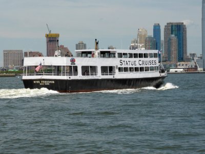 Statue-cruises-miss-freedom-2