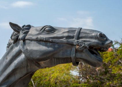 Statue in Rafael Urdaneta Square, Maracaibo center 3