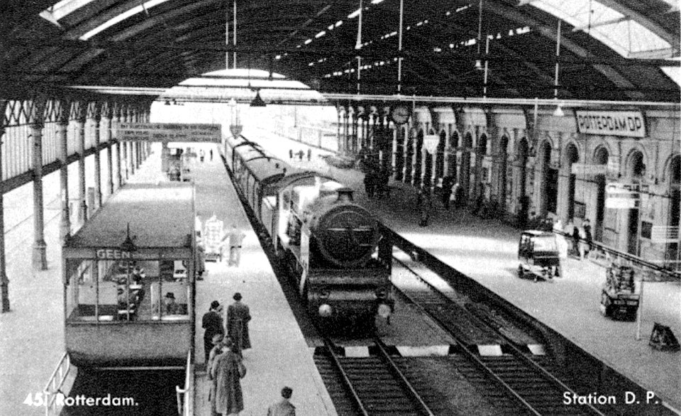 Station Rotterdam Delftse Poort met loc 3900