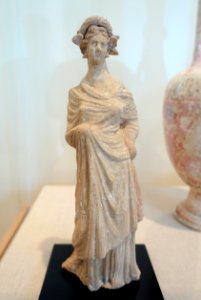 Statuette (Tanagra figurine), Greek, 3rd century BC, molded terracotta - Blanton Museum of Art - Austin, Texas - DSC07615