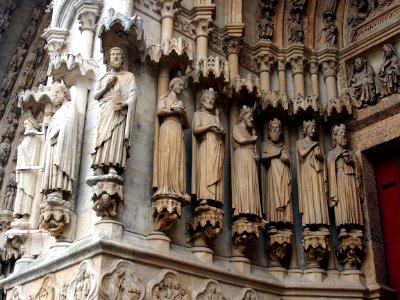 Statues of Amiens Cathedral, pic1