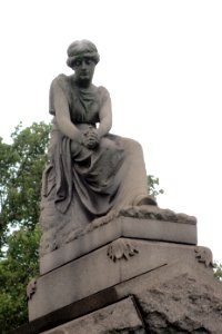 Statue on the Braun Mausoleum, South Side Cemetery, 2019-07-08 photo