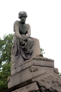 Statue on the Braun Mausoleum, South Side Cemetery, 2019-07-08