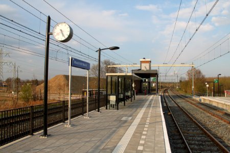 Station Maastricht Noord perrons klok