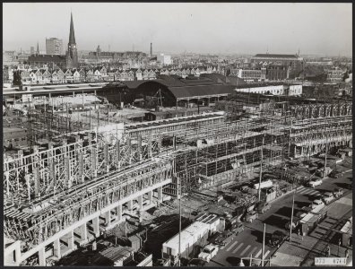 Stations, bouwnijverheid, Stationsplein, Bestanddeelnr 073-0764