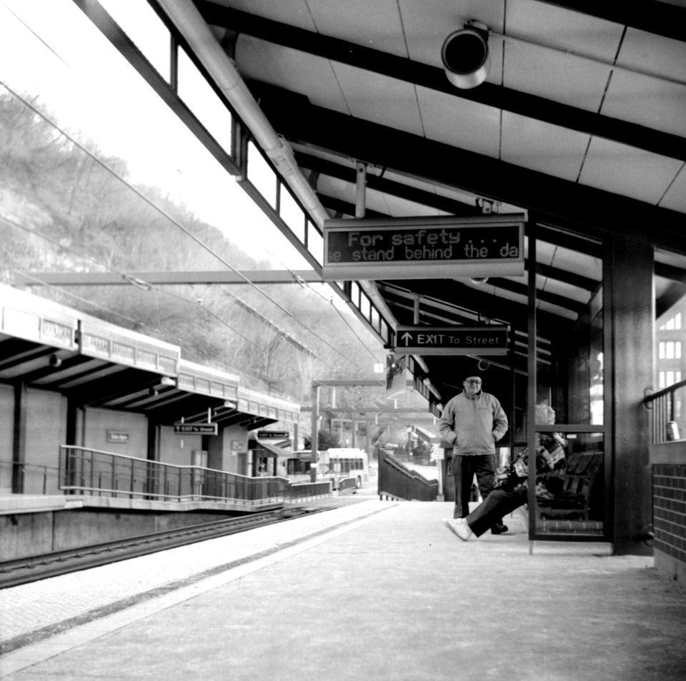 Station Square station, 2001