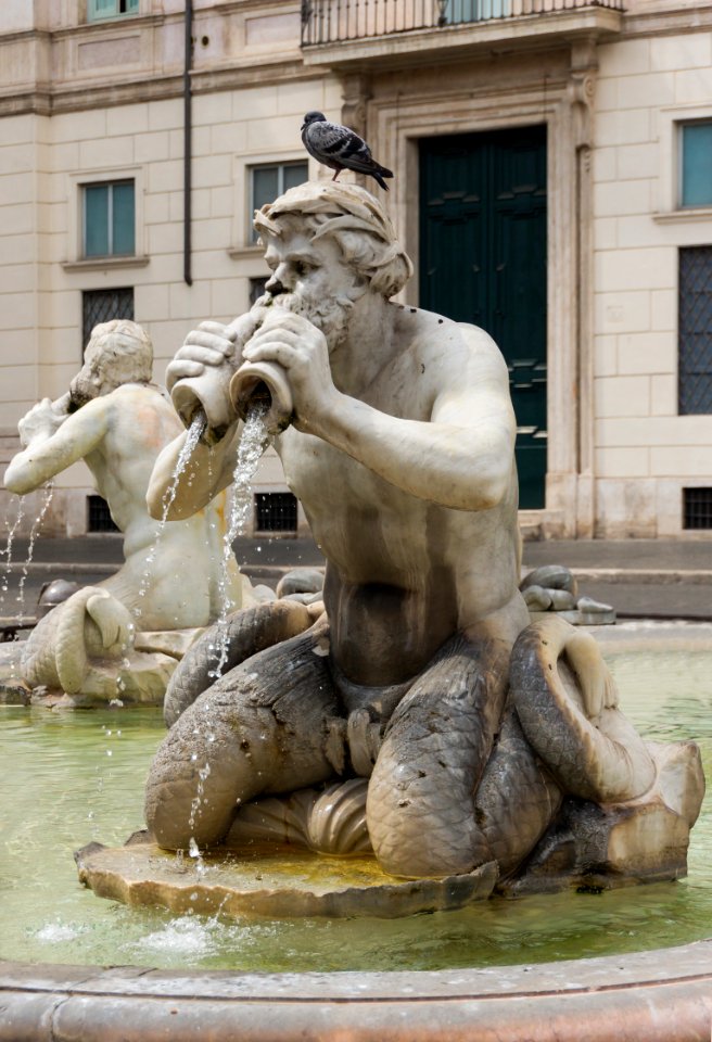 Statue fountaine piazza Navona, Rome, Italy