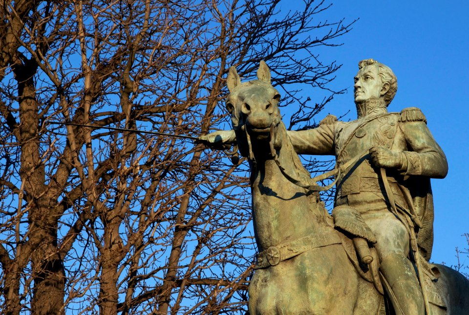 Statue Simon Bolivar Paris