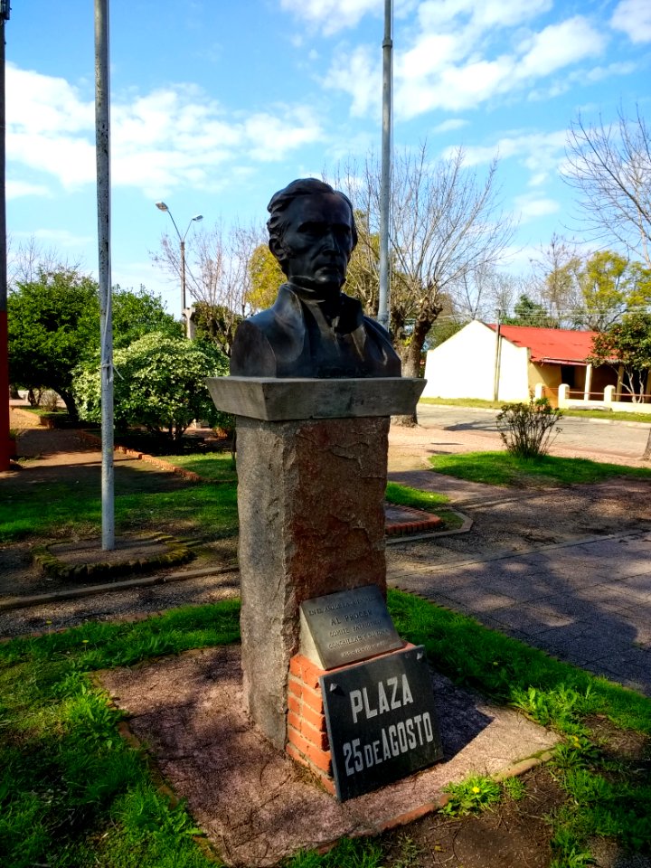 Statue of Artigas in the Plaza 25 de Agosto in Conchillas