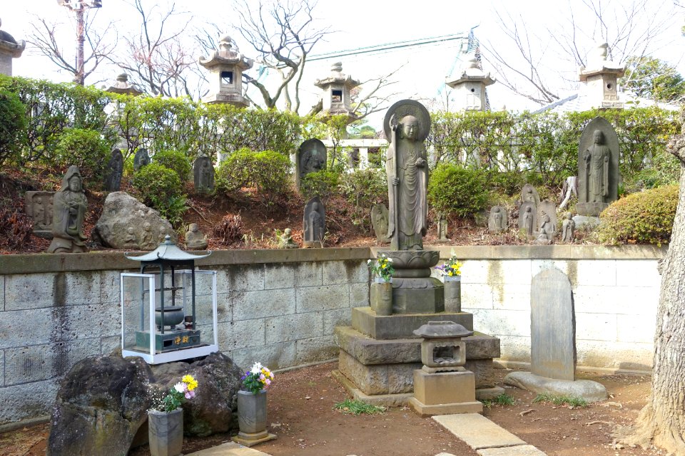 Statues - Gokokuji - Bunkyo, Tokyo, Japan - DSC07788