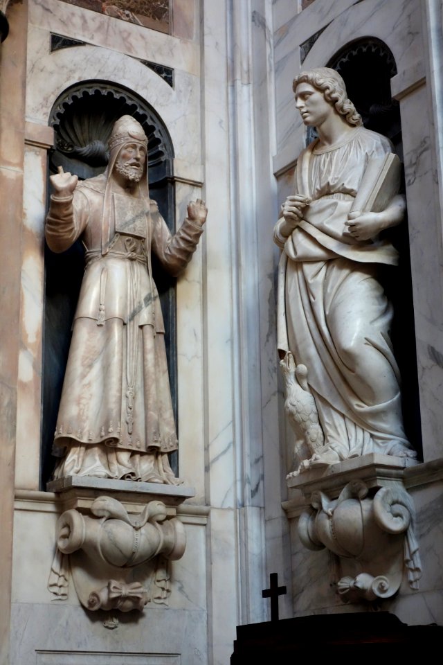 Statues 4 - San Pietro in Banchi (Genoa) - DSC01253