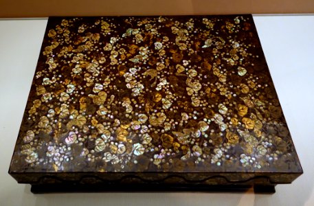 Stationery box (ryoshibako) with design of squirrels among grapes, Ryukyu Islands, 16th-17th century AD, black lacquer with mother-of-pearl inlay, hakue wood - Ethnological Museum, Berlin - DSC02077