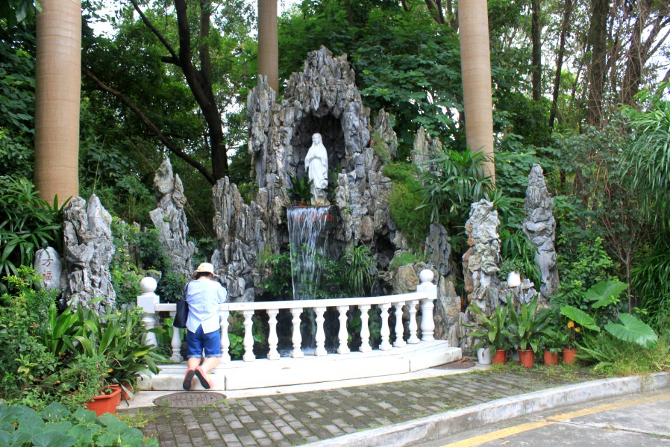 Statue of Virgin Mary at Shenzhen St. Anthony's Catholic Church1