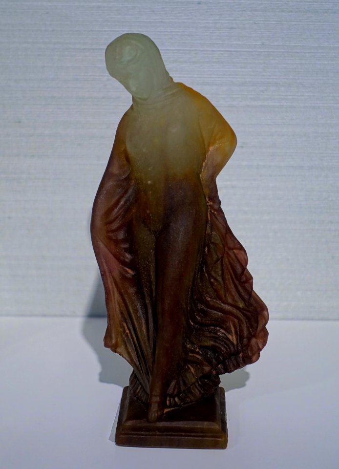 Statuette, Daum Freres, Nancy, before 1909, glass - Hessisches Landesmuseum Darmstadt - Darmstadt, Germany - DSC00909