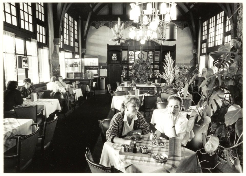 Stationsgebouw Haarlem, stationsrestauratie. NL-HlmNHA 54020801