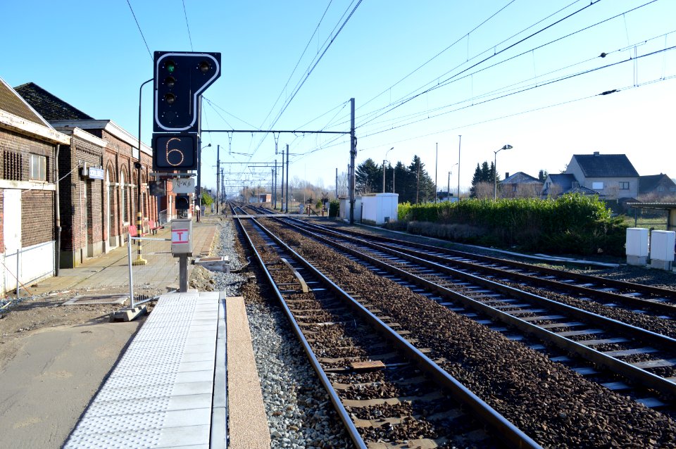 Station Schellebelle facing east
