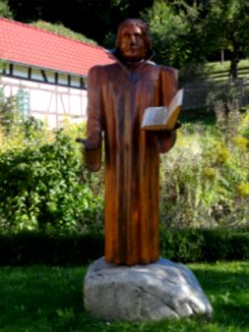 Statue an der Kirche in Asbach (Schmalkalden)
