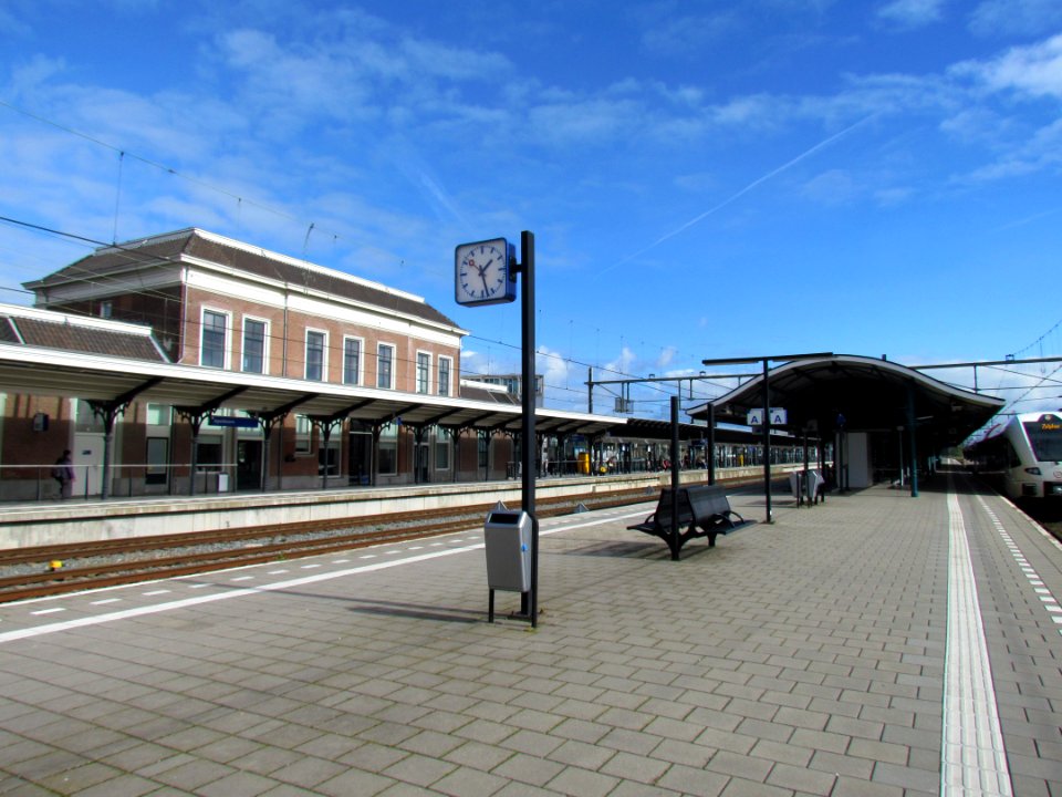 Station Apeldoorn met oude perronoverkapping (2)
