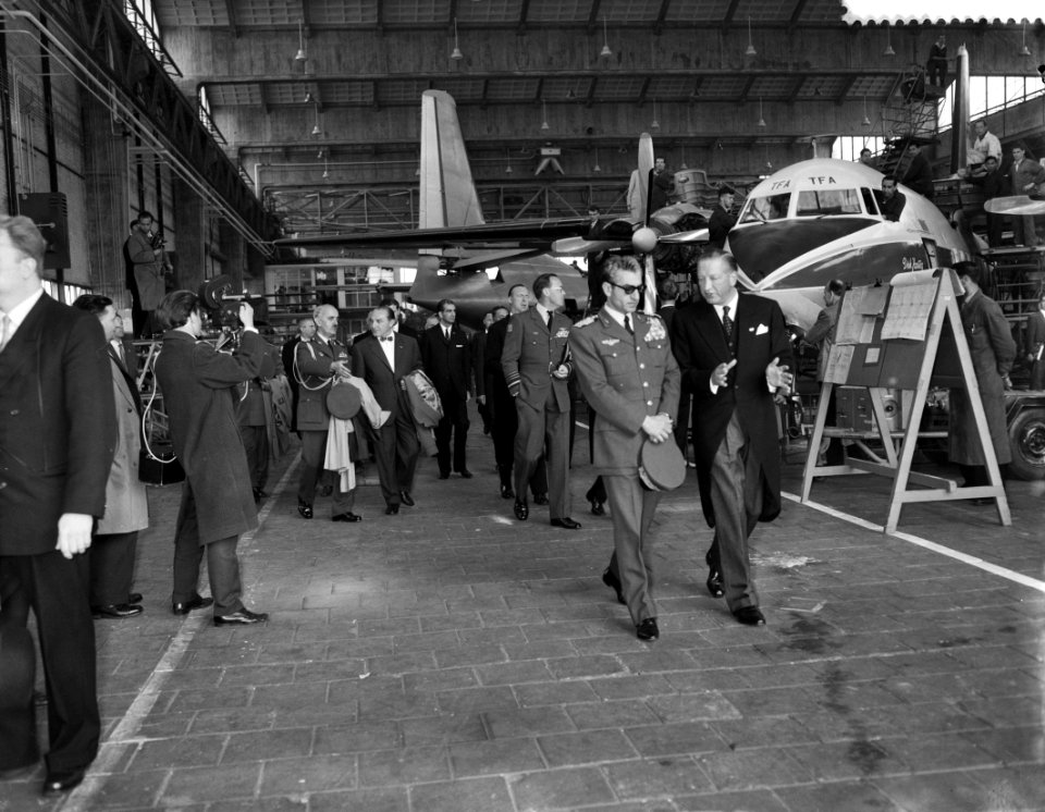 Statiebezoek van de Sjah aan Nederland, 2e dag, Bezoek aan Fokkerfabrieken in de, Bestanddeelnr 910-3825