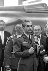 Statiebezoek van de Sjah aan Nederland, 2e dag, Prins Bernhard en ZKM de Sjah, Bestanddeelnr 910-3831