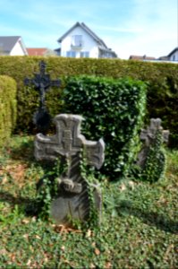 Steinefrenz, Friedhof, Historische Grabsteine (2)