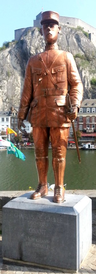 Statue du lieutenant de Gaulle à Dinant