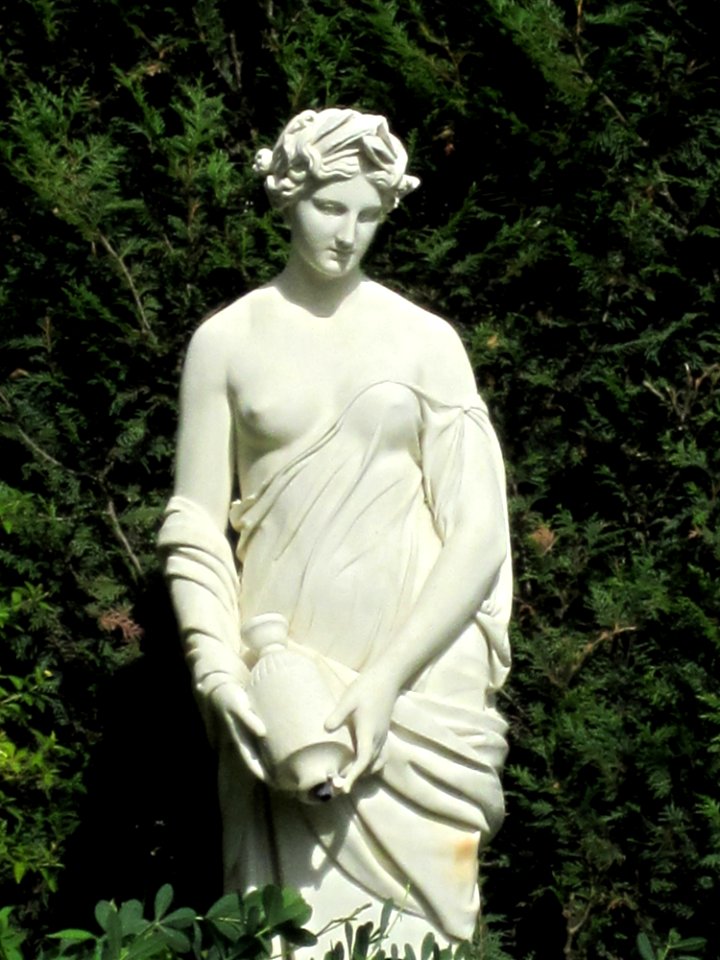 Statue du jardin des iris - Jardin des Plantes