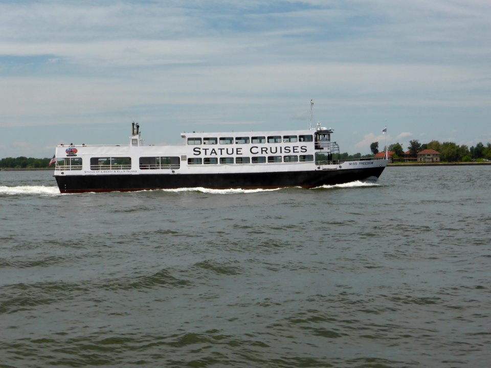 Statue-cruises-miss-freedom
