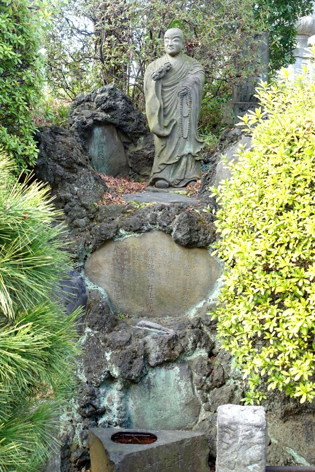 Statue - Gokokuji - Bunkyo, Tokyo, Japan - DSC07784