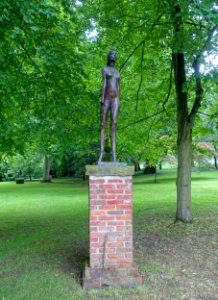 Statue - Renishaw Hall - Derbyshire, England - DSC02370