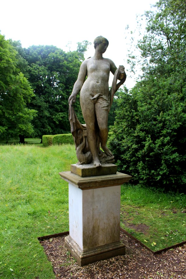 Statue of Venus, Belton House 2