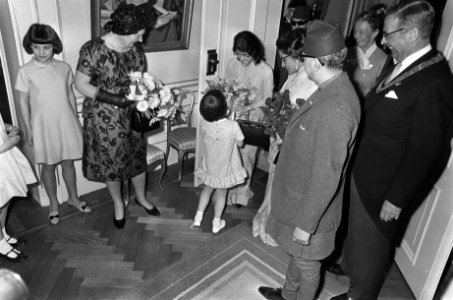Statiebezoek Koningin en Koning van Nepal aan Amsterdam, ontvangst in ambtswonin, Bestanddeelnr 920-2623
