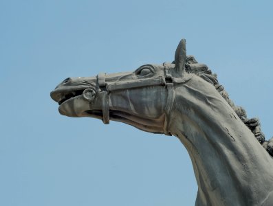 Statue in Rafael Urdaneta Square, Maracaibo center 2