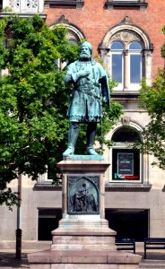 Statue in front of Rådhustorvet, Randers