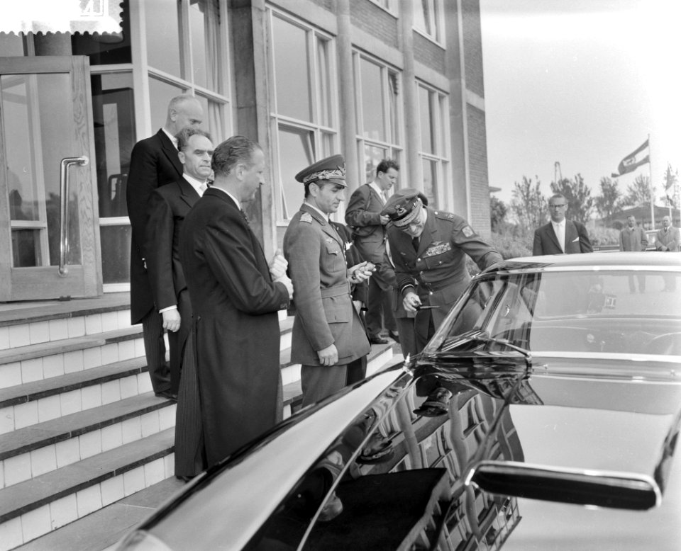Statiebezoek van de Sjah aan Nederland, 2e dag, Prins Bernhard en ZKM de Sjah ko, Bestanddeelnr 910-3834