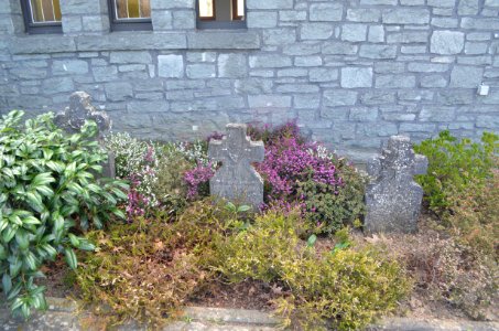 Steinefrenz, Friedhof, Historische Grabsteine (1)