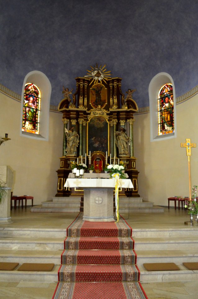 Steinefrenz, Katholische Pfarrkirche St. Matthias, Altarraum