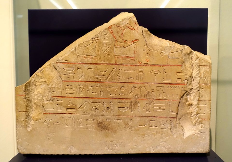 Stele fragment of Renseneb, Egypt, Mahasna, 18th dynasty, 1550-1450 BC, limestone, H 36 - Martin von Wagner Museum - Würzburg, Germany - DSC05334