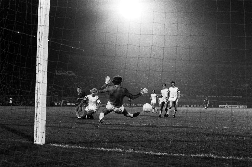 Steffenhagen scoort de gelijkmaker in de wedstrijd Ajax-Molenbeek, Bestanddeelnr 928-0926